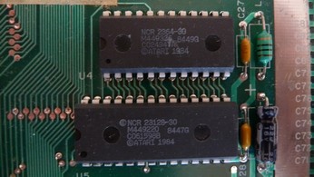 SECAM Atari 800XL CO24947A, Atari BASIC Rev. C chip, CO61598B, OS ROM chip