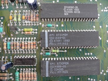 'Star' Arabic Atari 65XE CO14806, 6502 CPU chip, CO21698, ANTIC chip, CO14889, GTIA chip